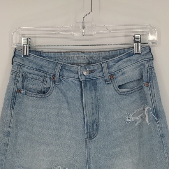 American Eagle Women's Mom Jean Size 2 Regular Light Wash Distressed Straight - Picture 4 of 15
